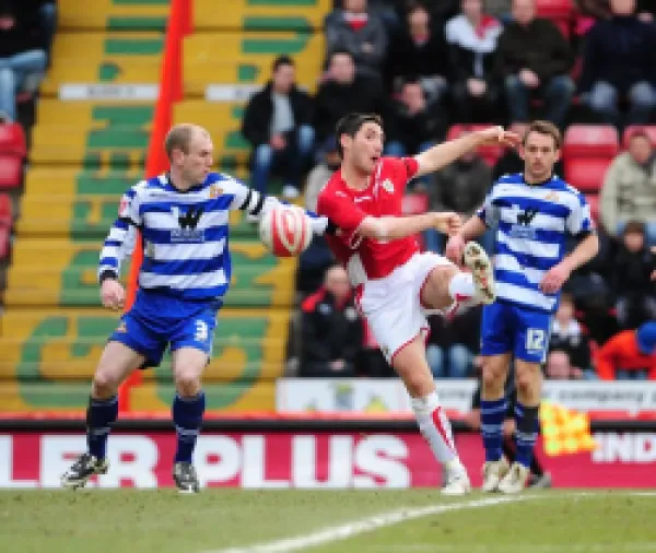 Buy Bradley Orr goes close with a volley