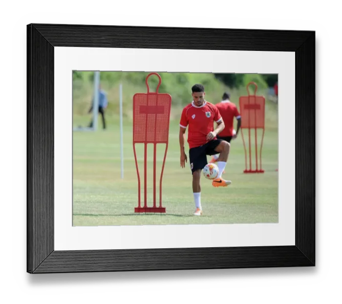 Framed Print : Bristol City's Derrick Williams in Training