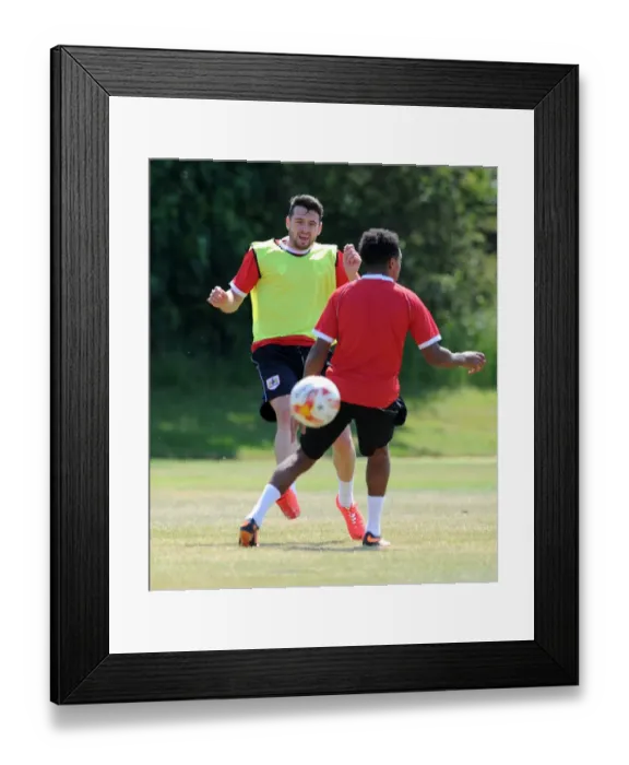 Framed Print : Brendan Moloney of Bristol City in Training, July 2014 Framed Print : Brendan Moloney of Bristol City in Training, July 2014