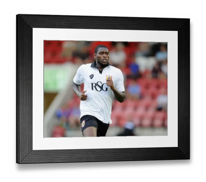 Framed Print : Jay Emmanuel-Thomas in Action: Bristol City vs Cheltenham Town, 2014 Framed Print : Jay Emmanuel-Thomas in Action: Bristol City vs Cheltenham Town, 2014