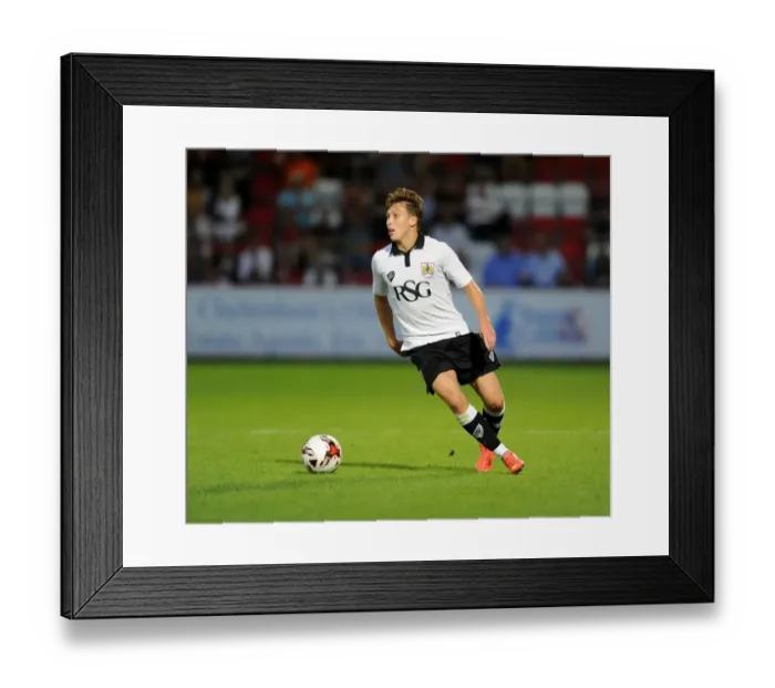 Framed Print : Bristol City's Luke Freeman in Action against Cheltenham Town (2014) Framed Print : Bristol City's Luke Freeman in Action against Cheltenham Town (2014)