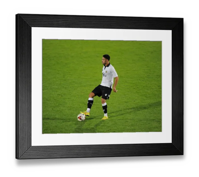 Framed Print : Bristol City's Derrick Williams in Action against Cheltenham Town (2014) Framed Print : Bristol City's Derrick Williams in Action against Cheltenham Town (2014)