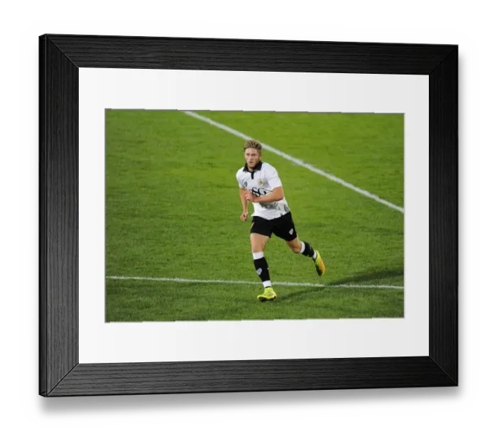 Framed Print : Bristol City's Wes Burns in Action Against Cheltenham Town (2014) Framed Print : Bristol City's Wes Burns in Action Against Cheltenham Town (2014)