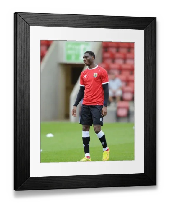 Framed Print : Jordan Wynter of Bristol City in Action Against Cheltenham Town, 2014 Framed Print : Jordan Wynter of Bristol City in Action Against Cheltenham Town, 2014