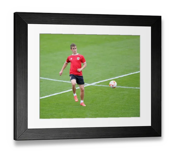Framed Print : Bristol City's Joe Bryan in Action against Cheltenham Town, 2014 - Pre-Season Friendly Framed Print : Bristol City's Joe Bryan in Action against Cheltenham Town, 2014 - Pre-Season Friendly
