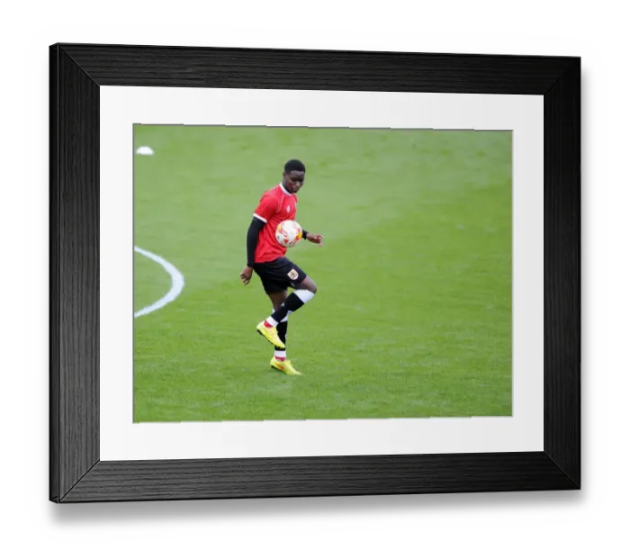 Framed Print : Bristol City's Jordan Wynter in Pre-Season Action vs Cheltenham Town