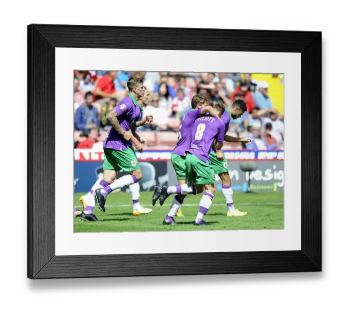 Framed Print : Wade Elliott's Stunner: Bristol City's Euphoric Start to League One Season vs Sheffield United Framed Print : Wade Elliott's Stunner: Bristol City's Euphoric Start to League One Season vs Sheffield United