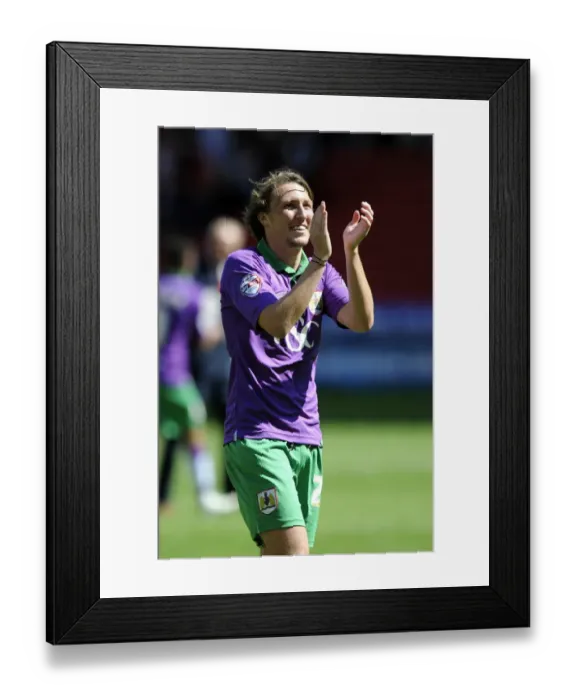 Framed Print : Bristol City's Luke Ayling in Action at Sheffield United's Bramal Lane (September 8, 2014) Framed Print : Bristol City's Luke Ayling in Action at Sheffield United's Bramal Lane (September 8, 2014)