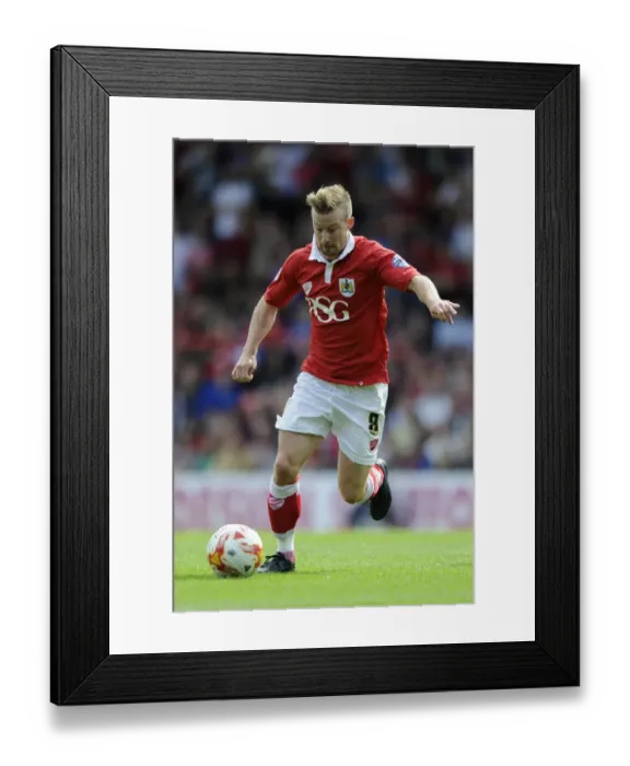 Framed Print : Wade Elliott in Action: Bristol City vs Colchester United, Sky Bet League One, August 16, 2014