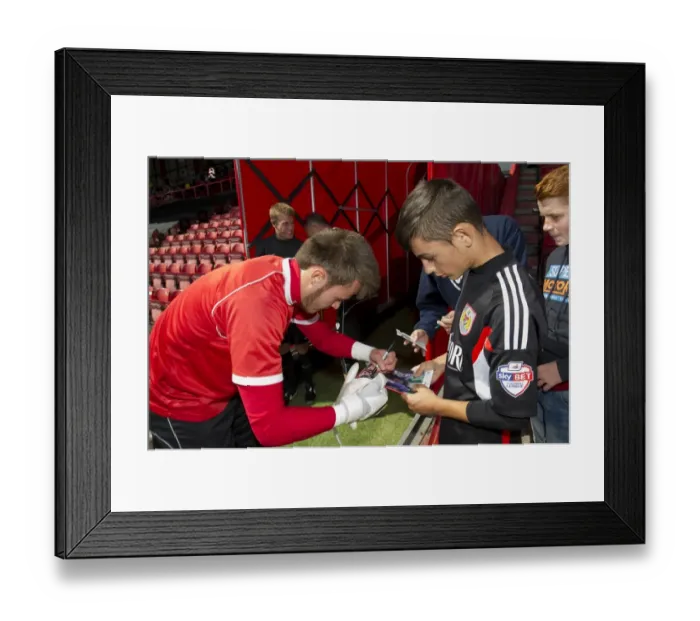 Framed Print : Bristol City Goalkeeper Dave Richards Signing Autographs at Ashton Gate