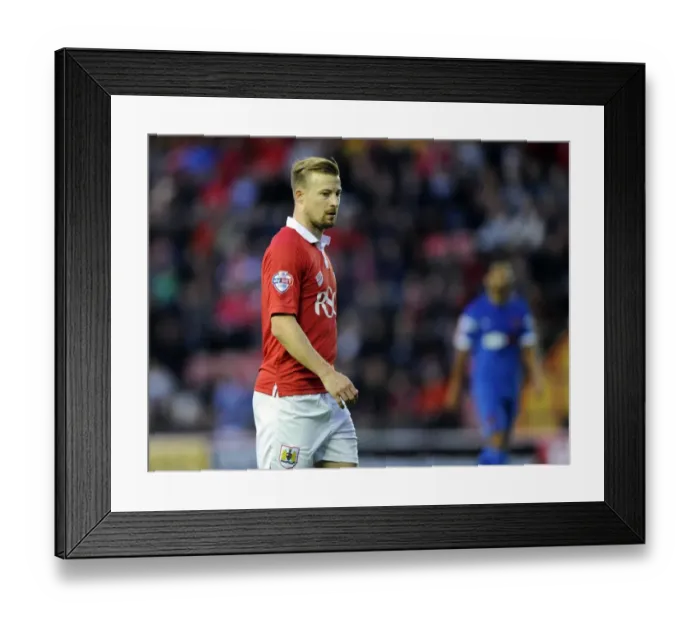 Framed Print : Wade Elliott in Action: Bristol City vs Leyton Orient, Sky Bet League One, 2014 Framed Print : Wade Elliott in Action: Bristol City vs Leyton Orient, Sky Bet League One, 2014