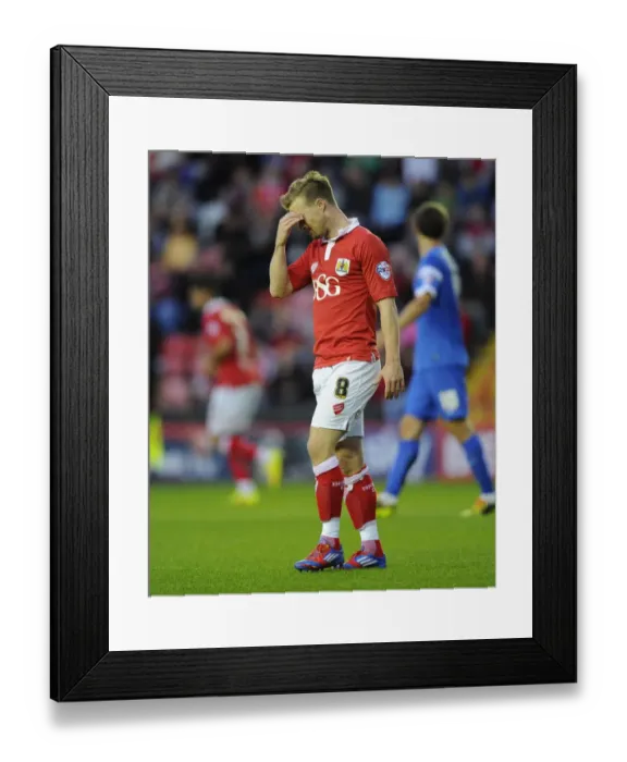 Framed Print : Frustrated Wade Elliott During Bristol City's Match Against Leyton Orient Framed Print : Frustrated Wade Elliott During Bristol City's Match Against Leyton Orient