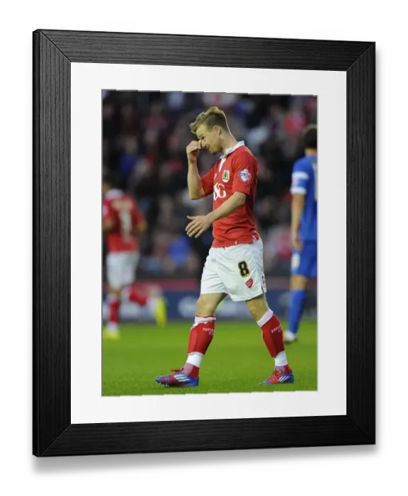 Framed Print : Frustration for Wade Elliott: Bristol City's Struggle Against Leyton Orient in Sky Bet League One