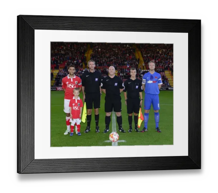 Framed Print : Bristol City vs Leyton Orient: Thrilling Rivalry in Sky Bet League One, Ashton Gate, 2014