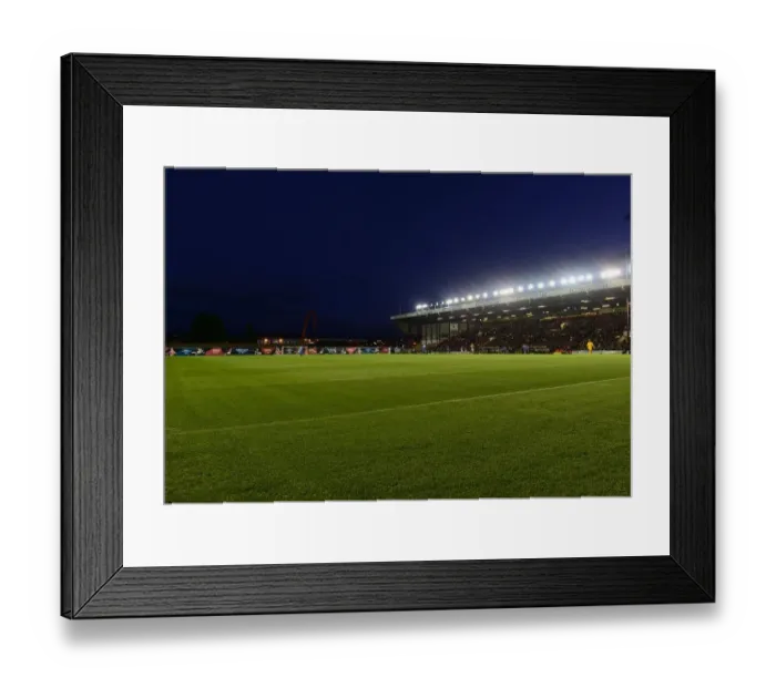 Framed Print : Bristol City vs Leyton Orient: Action-Packed Football Match at Ashton Gate Stadium, Sky Bet League One (2014)