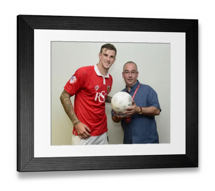 Framed Print : Aden Flint's Dominant Performance: Bristol City vs Leyton Orient, Sky Bet League One, 2014