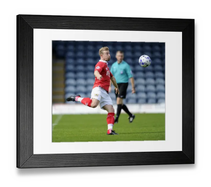 Framed Print : Wade Elliott Shoots for Bristol City Against Rochdale AFC, Sky Bet League One, 2014 Framed Print : Wade Elliott Shoots for Bristol City Against Rochdale AFC, Sky Bet League One, 2014