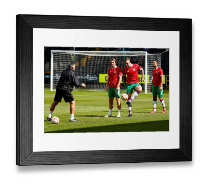 Framed Print : Aden Flint of Bristol City Warms Up Ahead of Notts County Clash Framed Print : Aden Flint of Bristol City Warms Up Ahead of Notts County Clash