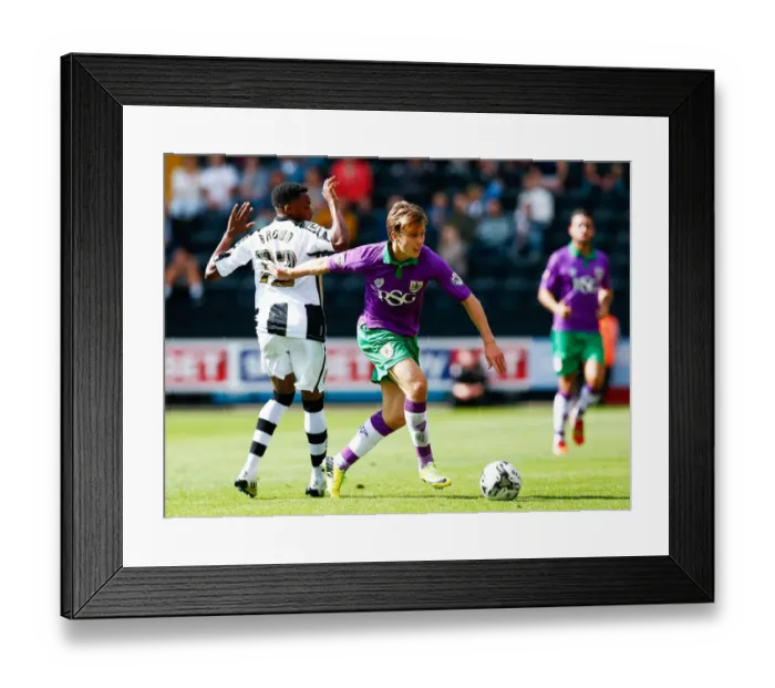 Framed Print : Intense Rivalry: Luke Freeman vs. Reece Brown in Bristol City's League 1 Clash