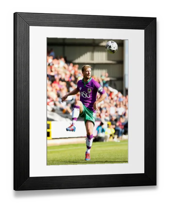 Framed Print : Wade Elliott in Action: Notts County vs. Bristol City (April 2014) Framed Print : Wade Elliott in Action: Notts County vs. Bristol City (April 2014)