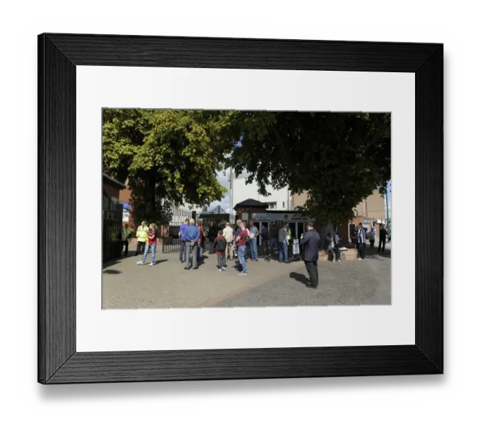 Framed Print : Sky Bet League One: Notts County vs. Bristol City Clash at Meadow Lane (August 2014)