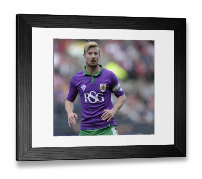 Framed Print : Wade Elliott in Action: Notts County vs. Bristol City, Sky Bet League One (2014) Framed Print : Wade Elliott in Action: Notts County vs. Bristol City, Sky Bet League One (2014)