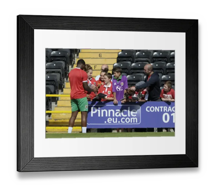 Framed Print : Mark Little of Bristol City Signs Autographs at Meadow Lane, Nottingham (Notts County vs. Bristol City, Sky Bet League One)