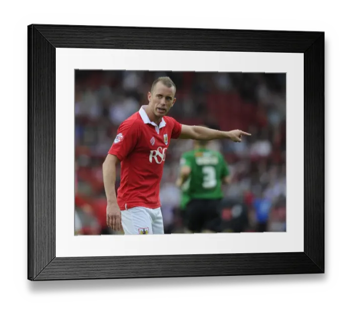 Framed Print : Aaron Wilbraham in Action: Bristol City vs Scunthorpe United, September 2014 Framed Print : Aaron Wilbraham in Action: Bristol City vs Scunthorpe United, September 2014