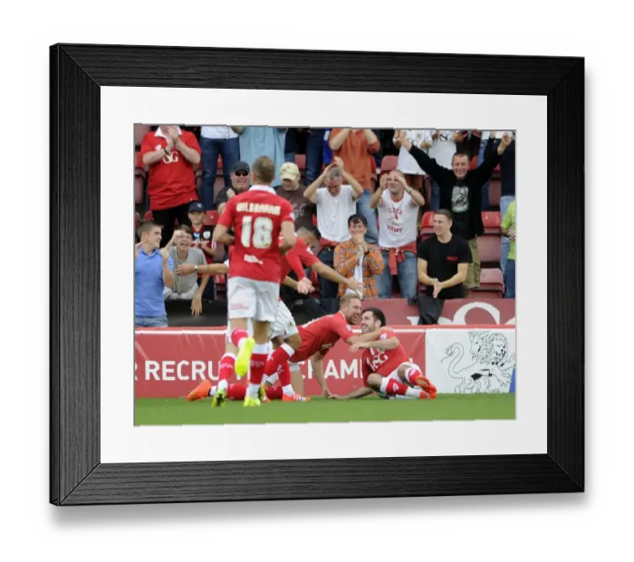 Framed Print : Bristol City Celebrates Win Against Scunthorpe United, September 6, 2014 Framed Print : Bristol City Celebrates Win Against Scunthorpe United, September 6, 2014