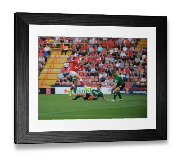 Framed Print : Thundering Shot: Wilbraham's Stunner for Bristol City vs Scunthorpe United, September 6, 2014 Framed Print : Thundering Shot: Wilbraham's Stunner for Bristol City vs Scunthorpe United, September 6, 2014