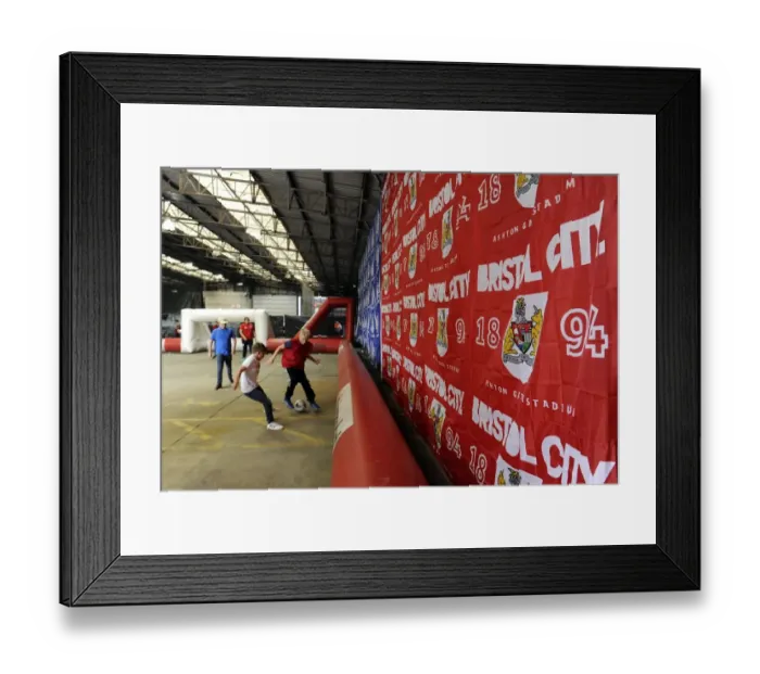 Framed Print : Sky Bet League One Showdown: Bristol City vs Scunthorpe United at Ashton Gate (September 6, 2014) Framed Print : Sky Bet League One Showdown: Bristol City vs Scunthorpe United at Ashton Gate (September 6, 2014)