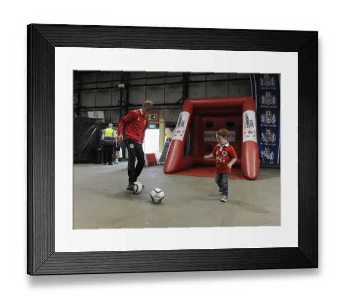 Framed Print : Bristol City vs Scunthorpe United: A Football Rivalry in Sky Bet League One - September 6, 2014 - Ashton Gate