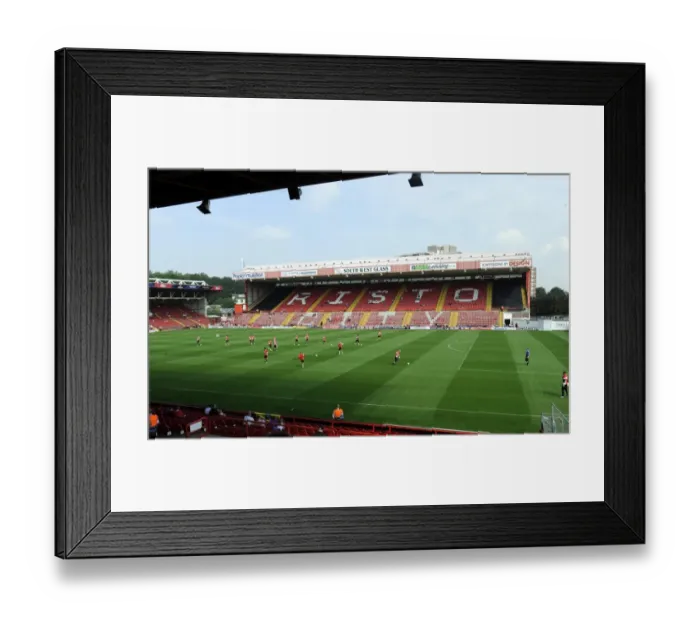 Framed Print : Bristol City vs Scunthorpe United: A Sky Bet League One Showdown at Ashton Gate - September 6, 2014 Framed Print : Bristol City vs Scunthorpe United: A Sky Bet League One Showdown at Ashton Gate - September 6, 2014