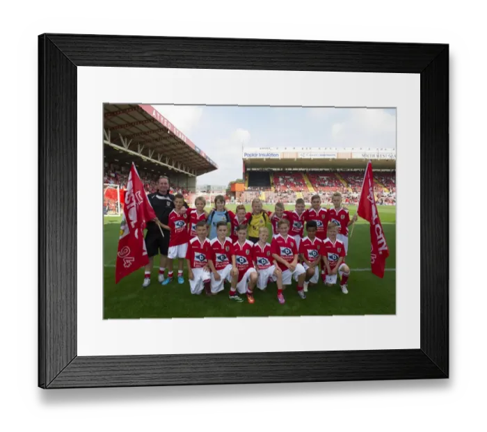 Framed Print : Bristol City FC Honors Scunthorpe United at Ashton Gate Framed Print : Bristol City FC Honors Scunthorpe United at Ashton Gate