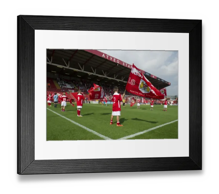 Framed Print : Bristol City FC Honors Scunthorpe United: Guard of Honor at Ashton Gate Framed Print : Bristol City FC Honors Scunthorpe United: Guard of Honor at Ashton Gate