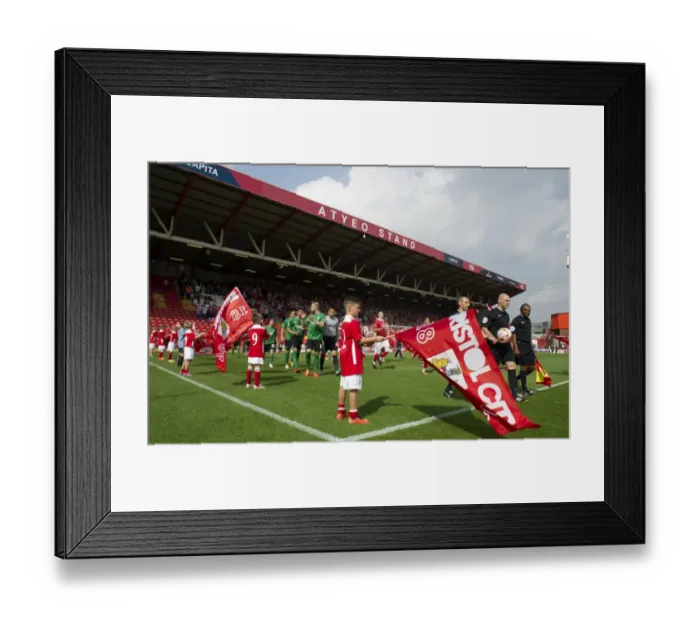 Framed Print : Bristol City Welcomes Scunthorpe United: Guard of Honor at Ashton Gate Framed Print : Bristol City Welcomes Scunthorpe United: Guard of Honor at Ashton Gate