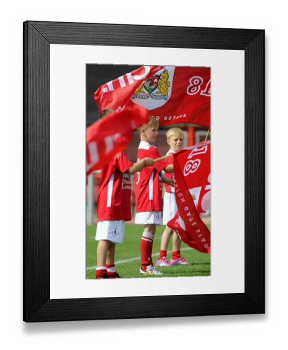 Framed Print : Bristol City FC Honors Scunthorpe United with Guard of Honor at Ashton Gate (September 6, 2014)