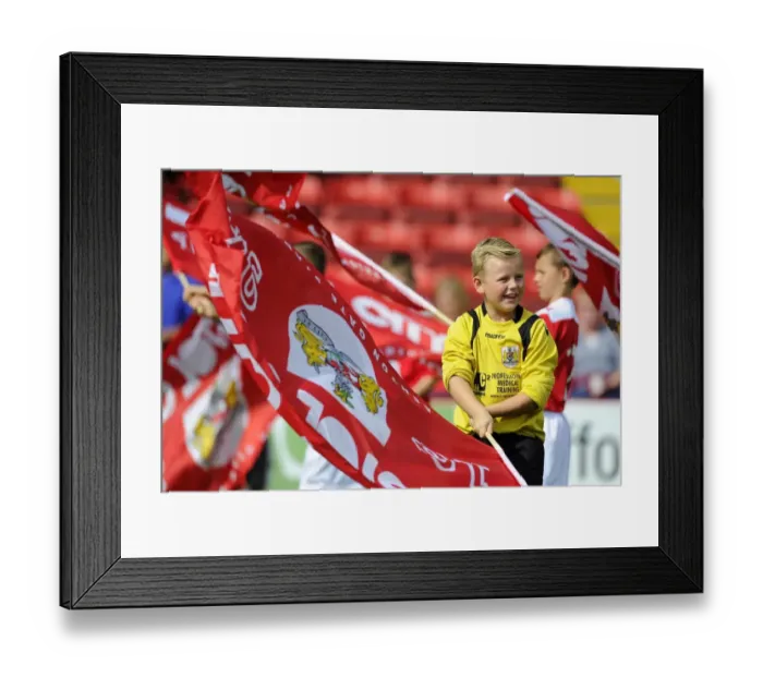 Framed Print : Bristol City FC Honors Scunthorpe United with Guard of Honor at Ashton Gate