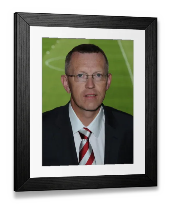 Framed Print : Bristol City FC: John Pelling's Determination Amidst the Action - Bristol City vs Scunthorpe United, September 6, 2014