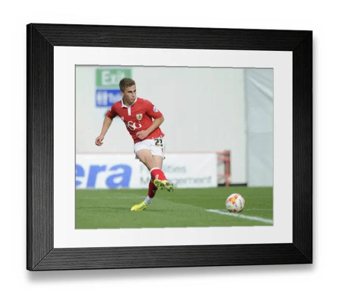 Framed Print : Bristol City's Joe Bryan Goes for Glory Against Doncaster Rovers Framed Print : Bristol City's Joe Bryan Goes for Glory Against Doncaster Rovers