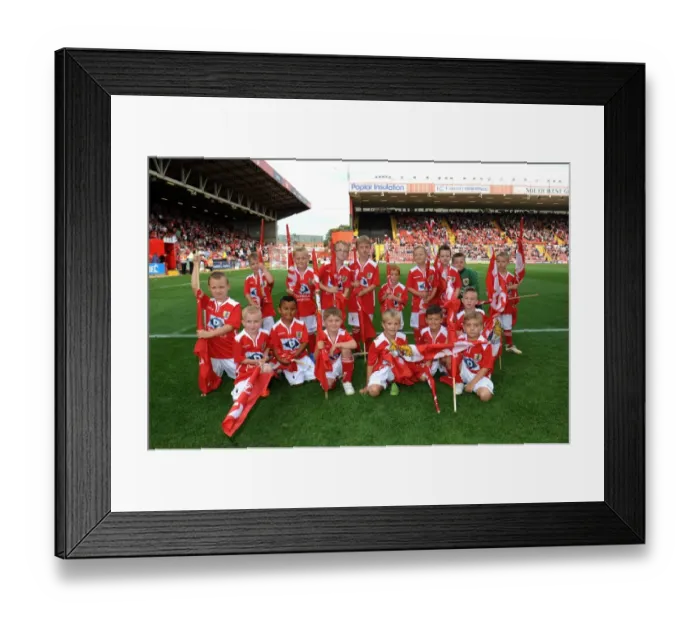 Framed Print : Bristol City Football Club: Guard of Honor and Flag Bearers vs Doncaster Rovers, Ashton Gate (Sky Bet League One) Framed Print : Bristol City Football Club: Guard of Honor and Flag Bearers vs Doncaster Rovers, Ashton Gate (Sky Bet League One)