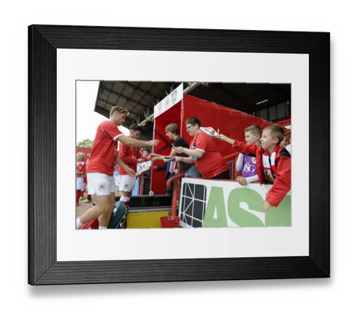 Framed Print : Bristol City's Wes Burns Signs Autographs at Ashton Gate Framed Print : Bristol City's Wes Burns Signs Autographs at Ashton Gate
