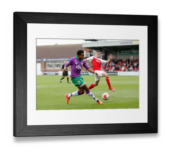 Framed Print : Korey Smith Crosses for Bristol City in Fleetwood Town Clash, Sky Bet League 1 Football Match Framed Print : Korey Smith Crosses for Bristol City in Fleetwood Town Clash, Sky Bet League 1 Football Match