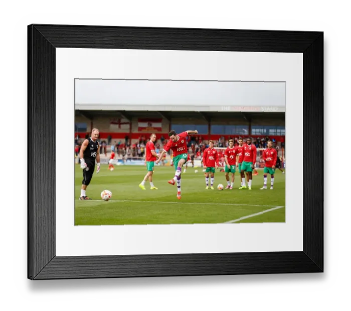 Framed Print : Bristol City's Greg Cunningham Prepares for Fleetwood Town Showdown Framed Print : Bristol City's Greg Cunningham Prepares for Fleetwood Town Showdown