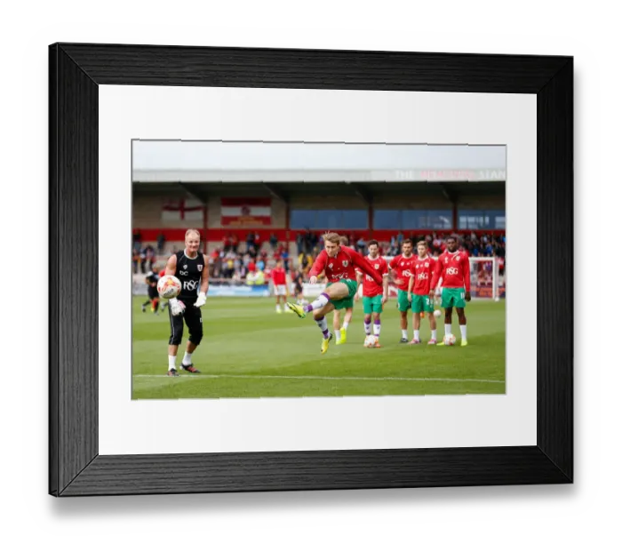 Framed Print : Bristol City's Luke Freeman Prepares for Sky Bet League 1 Clash at Fleetwood Town