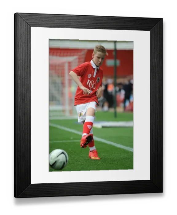 Framed Print : Bristol City vs MK Dons: Exciting Football Action at Ashton Gate, September 2014 Framed Print : Bristol City vs MK Dons: Exciting Football Action at Ashton Gate, September 2014