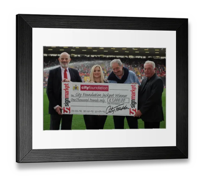 Framed Print : Bristol City vs MK Dons Clash in Sky Bet League One at Ashton Gate (September 2014) Framed Print : Bristol City vs MK Dons Clash in Sky Bet League One at Ashton Gate (September 2014)