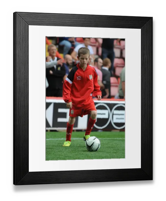 Framed Print : Thrilling Football Moment: Bristol City vs MK Dons at Ashton Gate, 2014 Framed Print : Thrilling Football Moment: Bristol City vs MK Dons at Ashton Gate, 2014