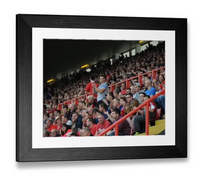 Framed Print : Bristol City Fans Pay Tribute to Mark Saunders with Minutes Applause during Bristol City v MK Dons Match Framed Print : Bristol City Fans Pay Tribute to Mark Saunders with Minutes Applause during Bristol City v MK Dons Match
