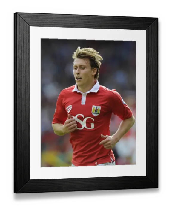 Framed Print : Luke Freeman in Action: Bristol City vs. MK Dons, Sky Bet League One, Ashton Gate